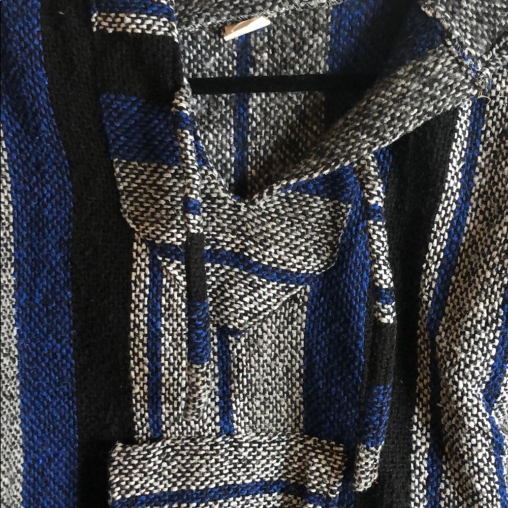 Poncho - Picture 2 of 3